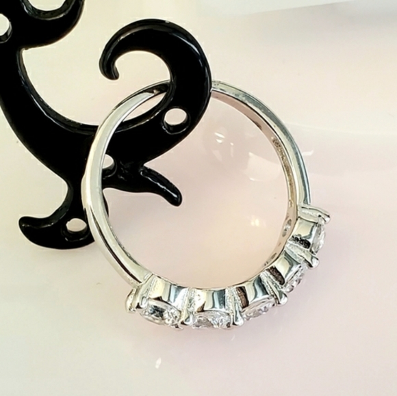 🥳NEW Diamond Promise Ring - Picture 3 of 5